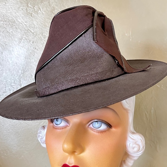 PRECIOUS 1940s' BROWN STRAW TILT FEDORA WITH BROWN VINYL EDGING - Picture 11 of 14